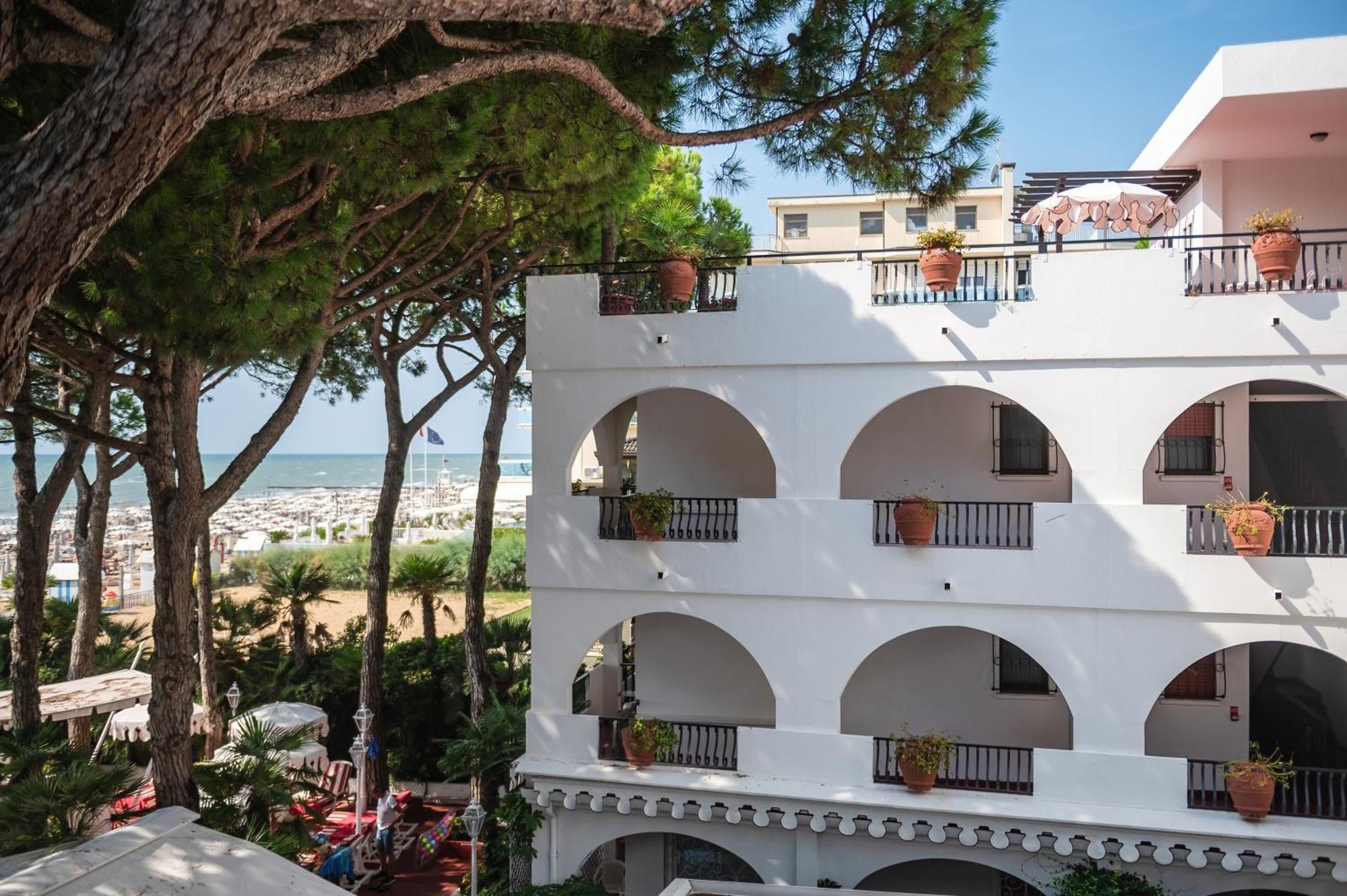 Agora Park Hotel Lido di Jesolo Exterior photo